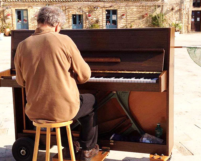 marzamemi musicista piazza regina margherita